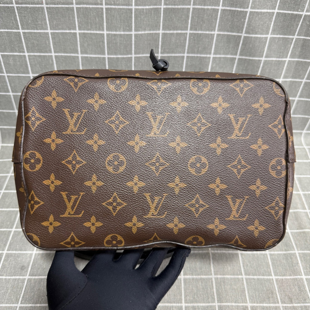 Louis Vuitton Néonoé Canvas Bucket & Drawstring Bag M44020