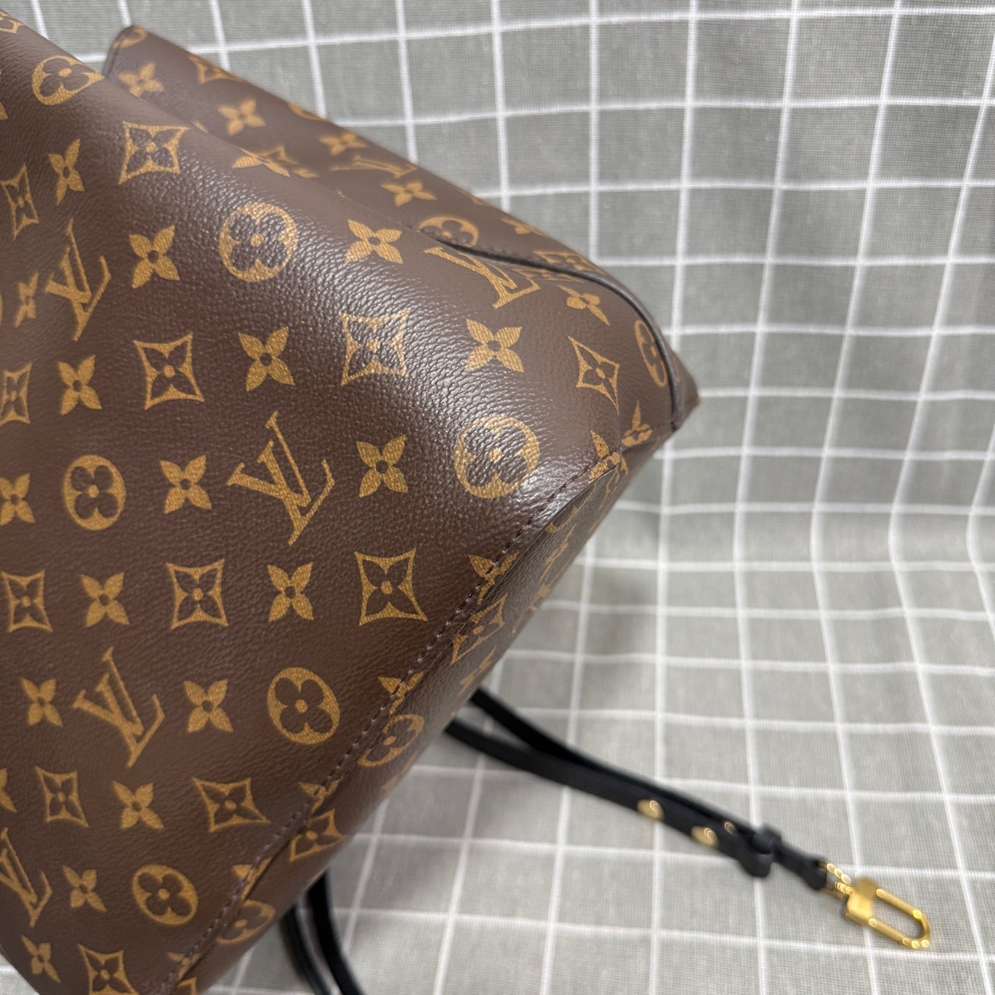 Louis Vuitton Néonoé Canvas Bucket & Drawstring Bag M44020