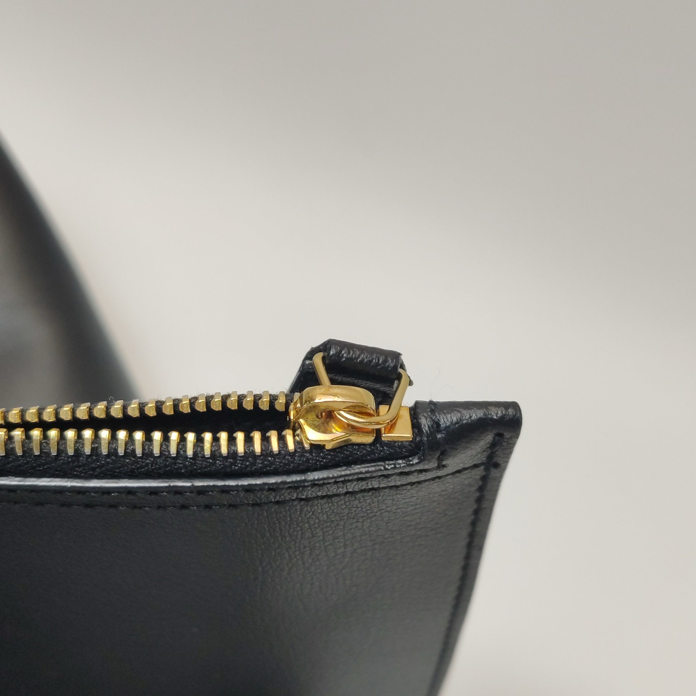 Saint laurent Horizontal shopping bag Other Shoulder Bag 600281CSV0J1000