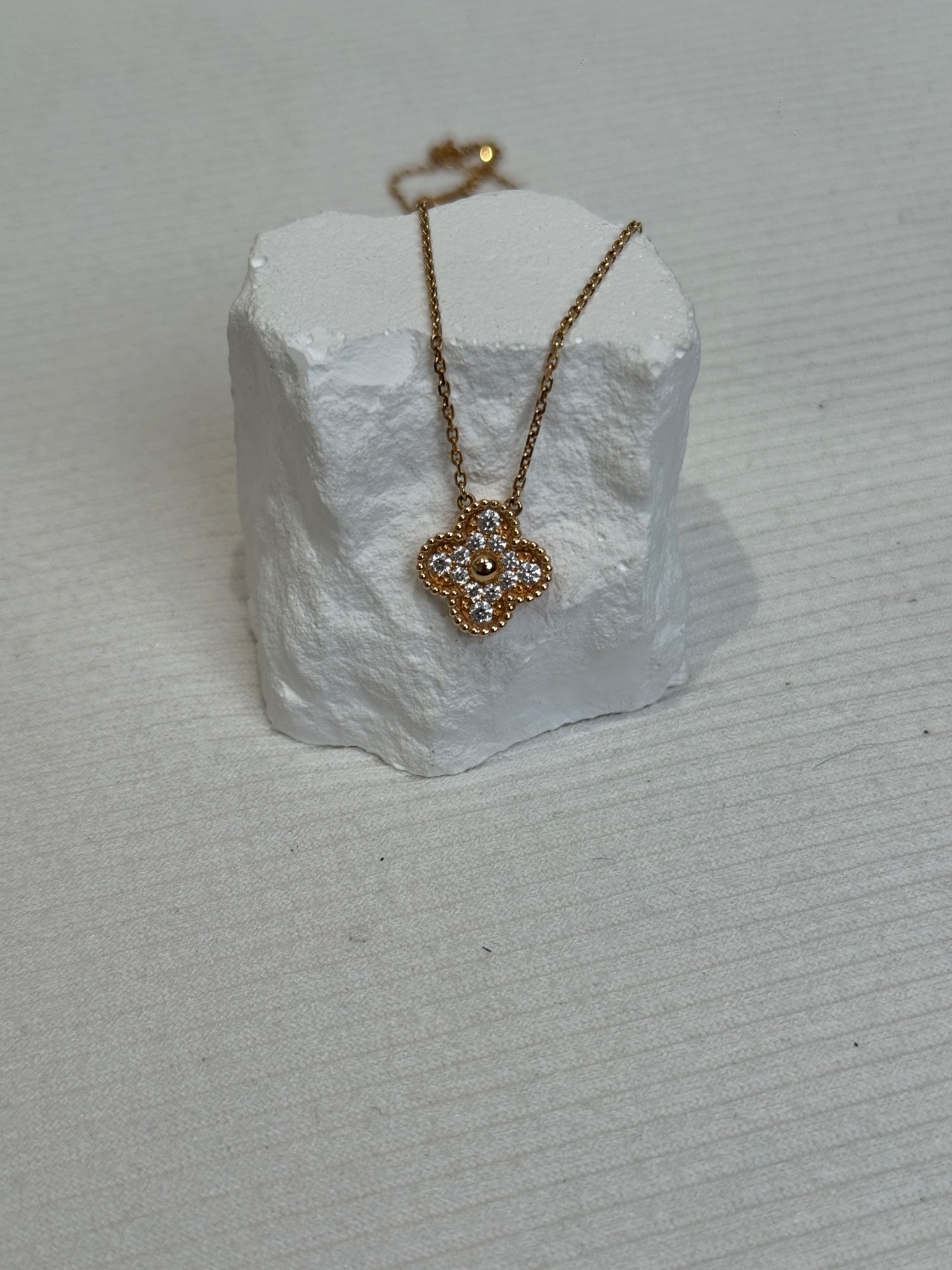 Van Cleef & Arpels Rose gold Necklace