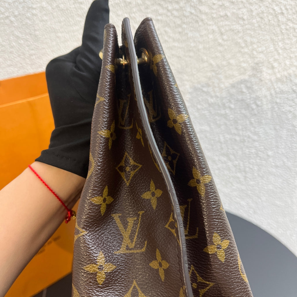 Louis Vuitton Shoulder Bag