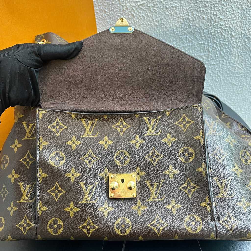 Louis Vuitton Shoulder Bag