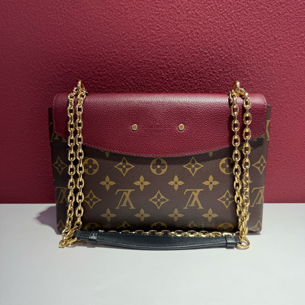 Louis Vuitton Red Crossbody M43715