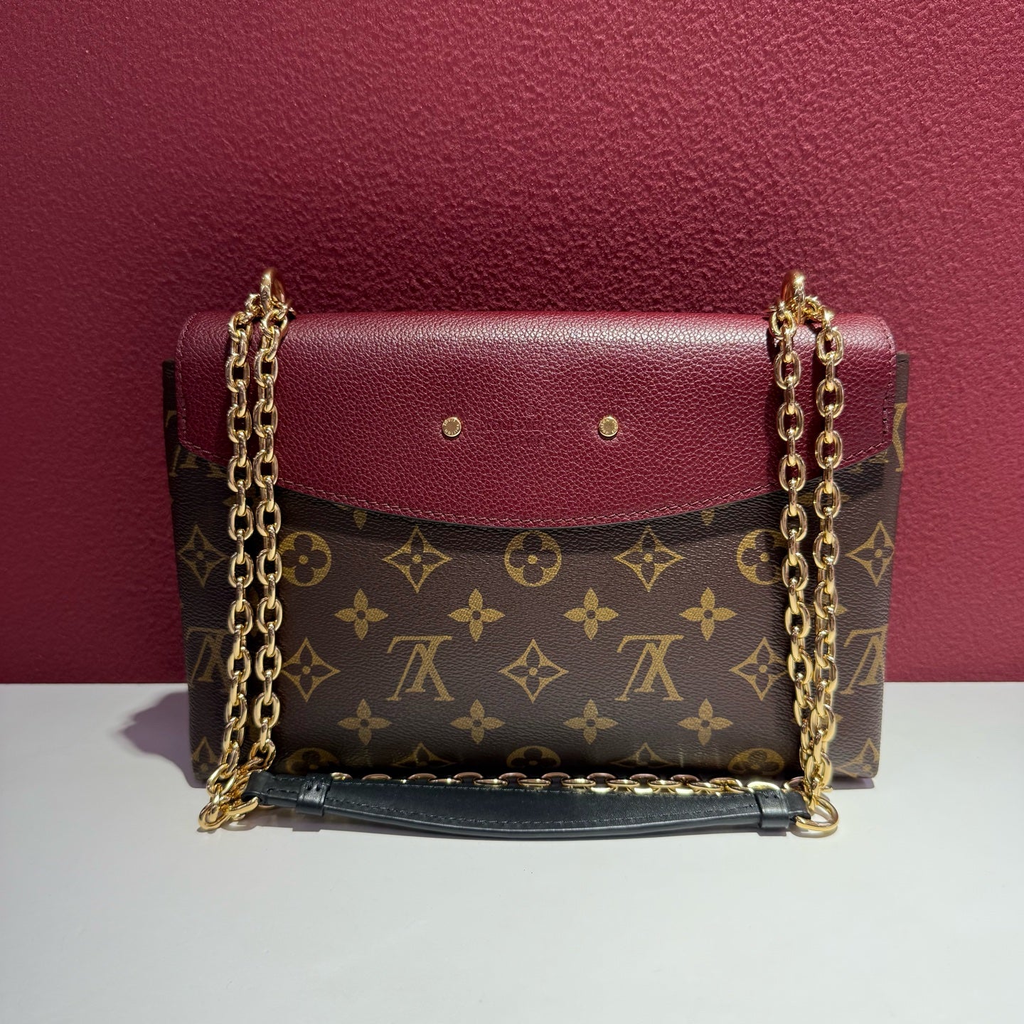 Louis Vuitton Red Crossbody M43715