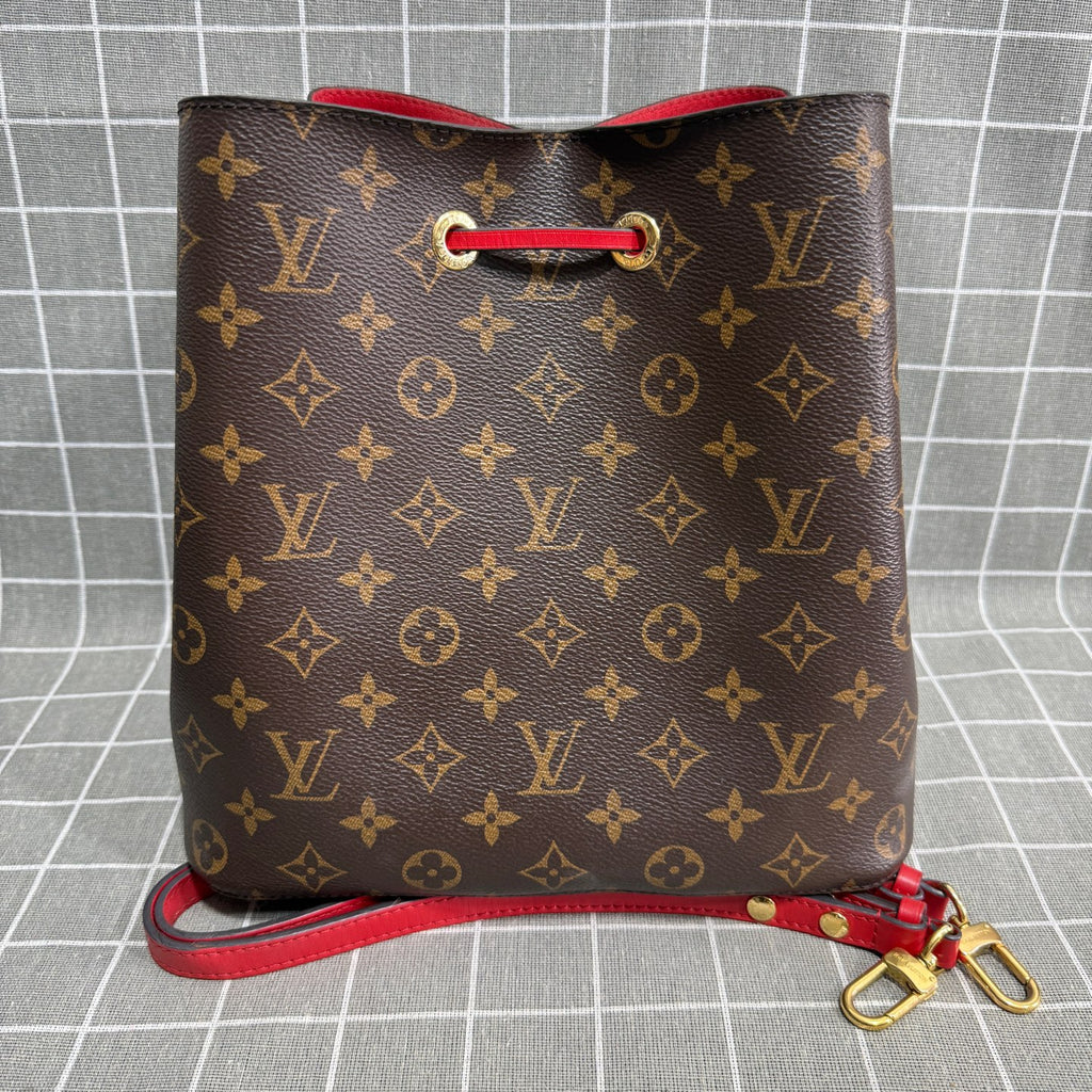 Louis Vuitton M44021