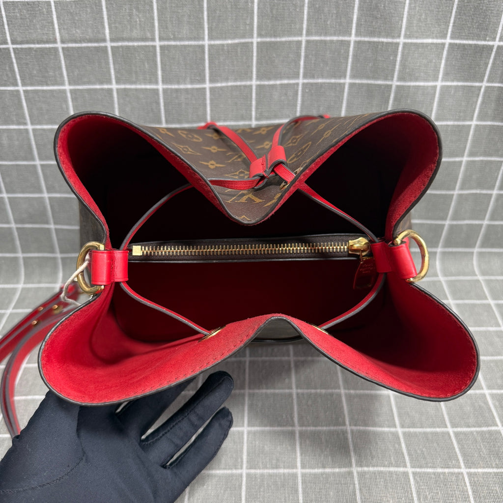 Louis Vuitton M44021