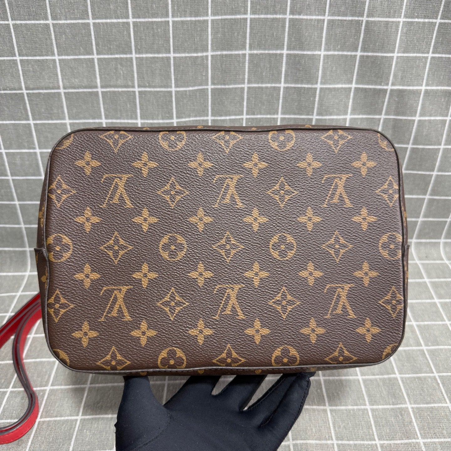 Louis Vuitton M44021