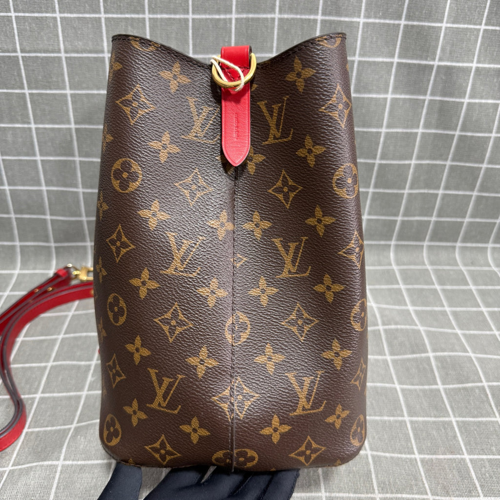 Louis Vuitton M44021