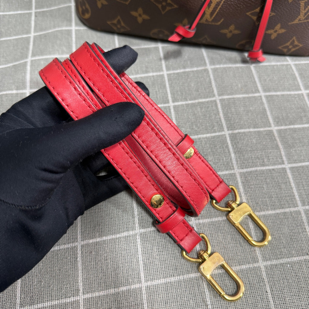 Louis Vuitton M44021
