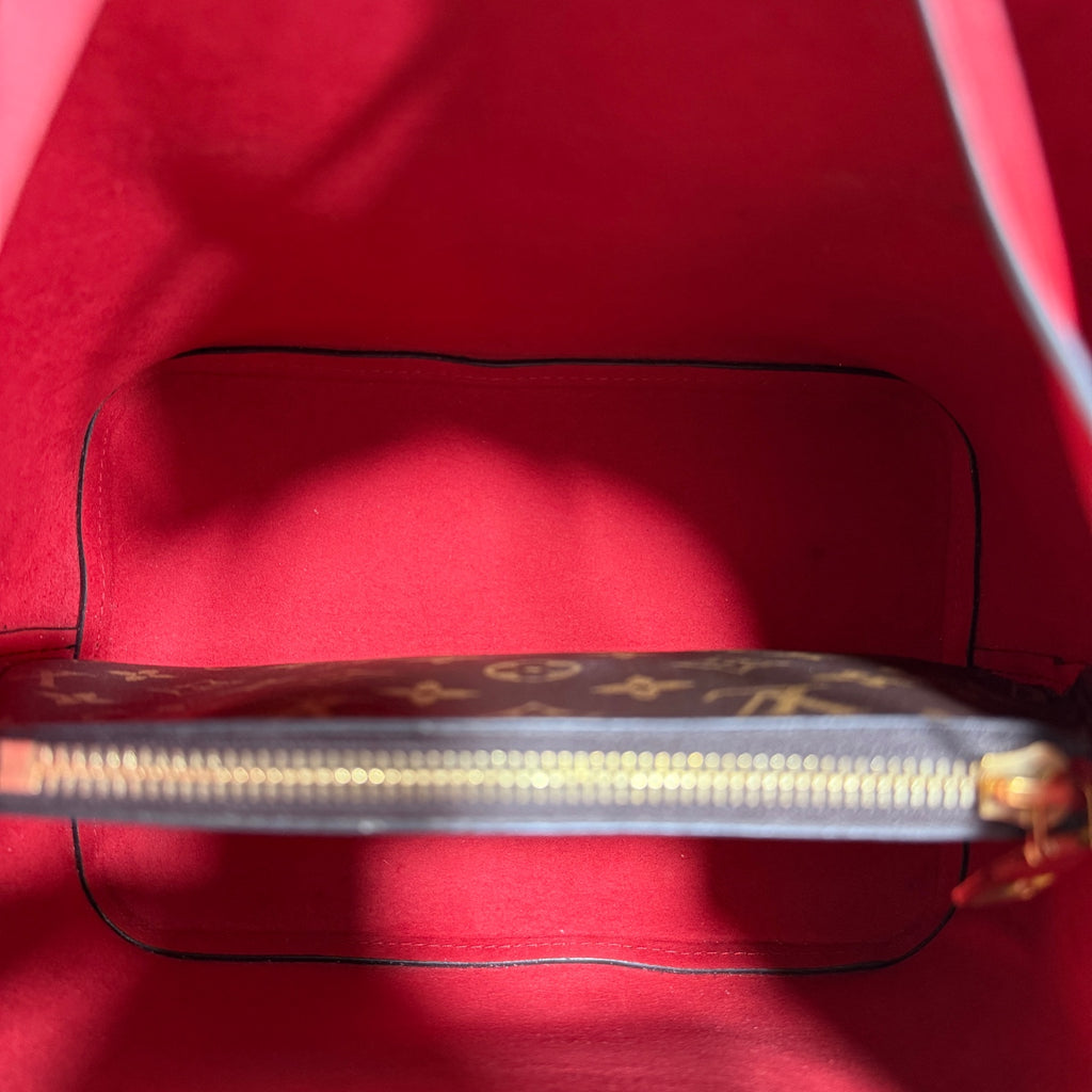 Louis Vuitton M44021