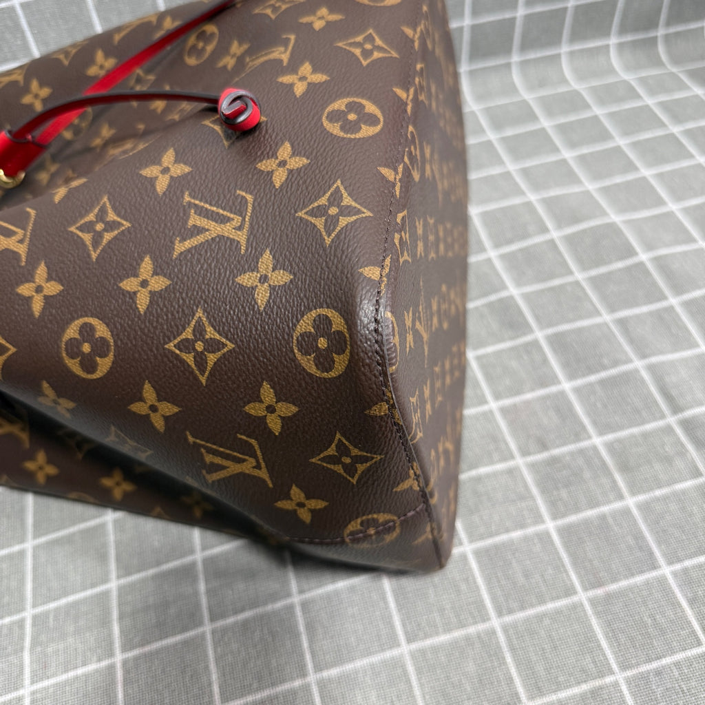 Louis Vuitton M44021