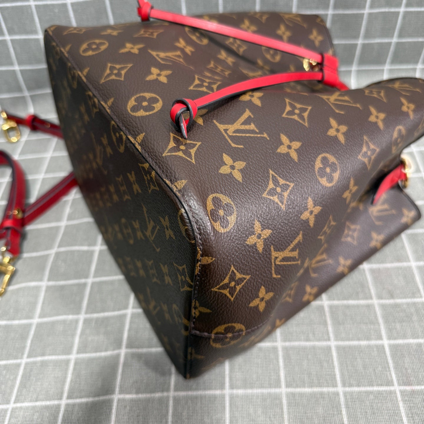 Louis Vuitton M44021