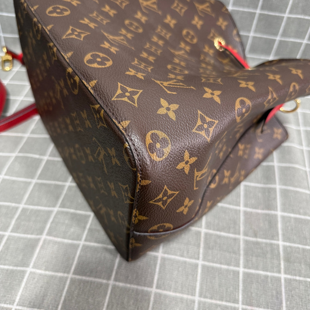 Louis Vuitton M44021
