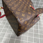 Louis Vuitton M44021