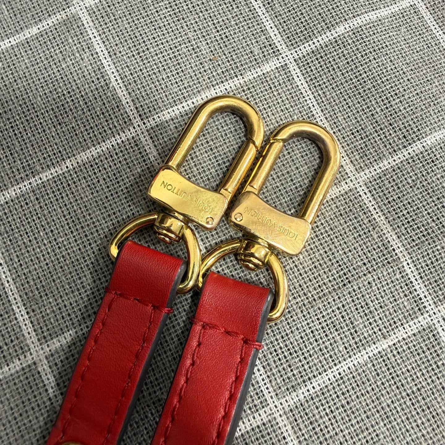 Louis Vuitton M44021