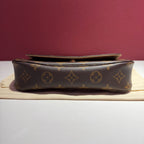 Louis Vuitton Wallet On Chain Ivy Shoulder Bag 23.5 x 12 x 4.3 M81911