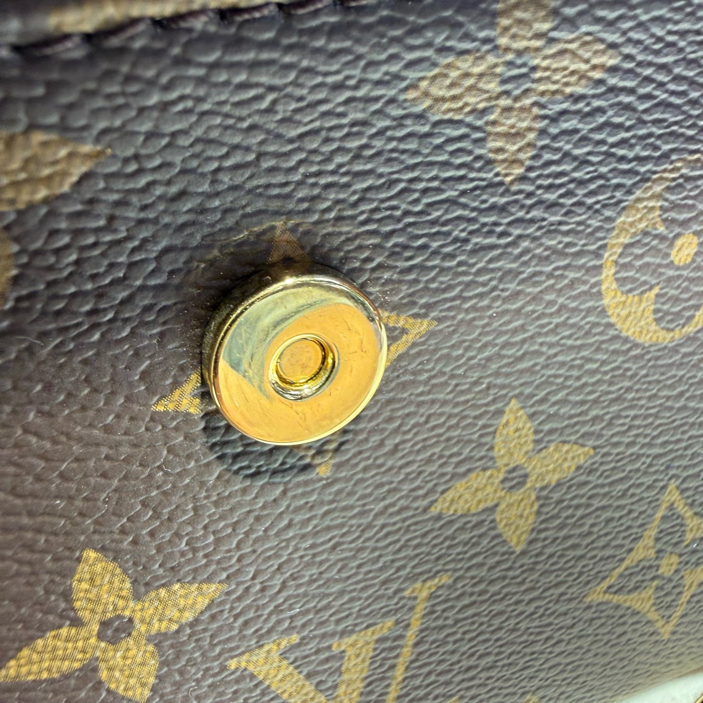 Louis Vuitton Wallet On Chain Ivy Shoulder Bag 23.5 x 12 x 4.3 M81911