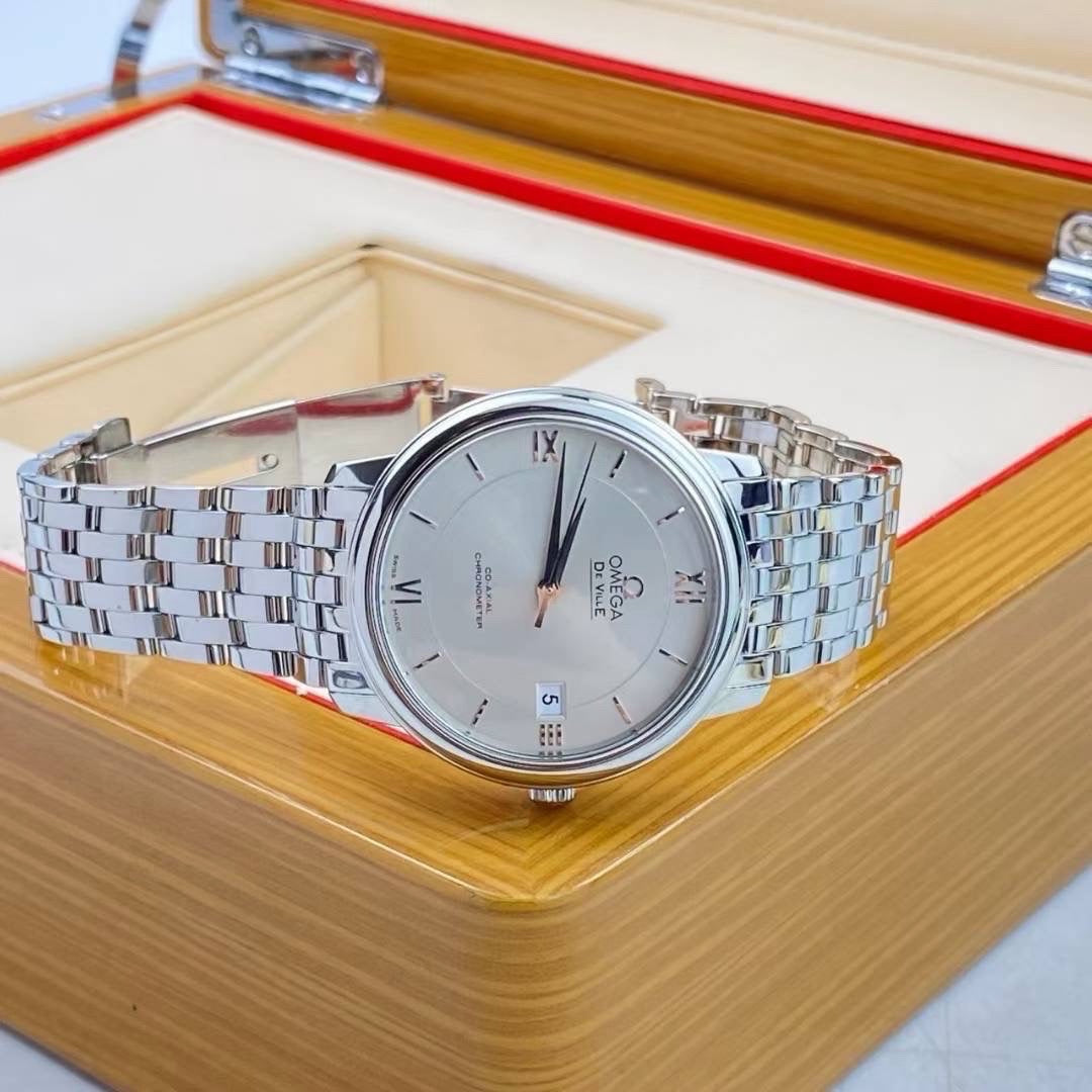 Omega Flying Disc Series Silver Automatic (self-winding) watch 36.8 424.10.37.20.02.001