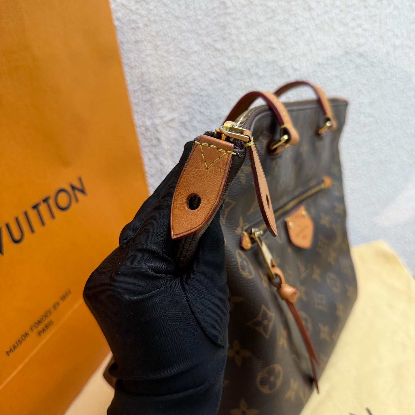 Louis Vuitton Shoulder Bag N44040