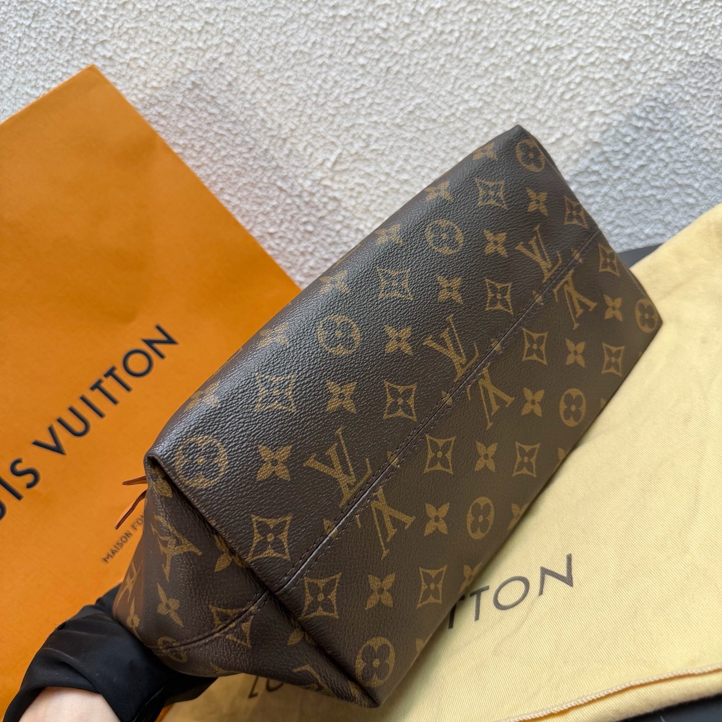 Louis Vuitton Shoulder Bag N44040