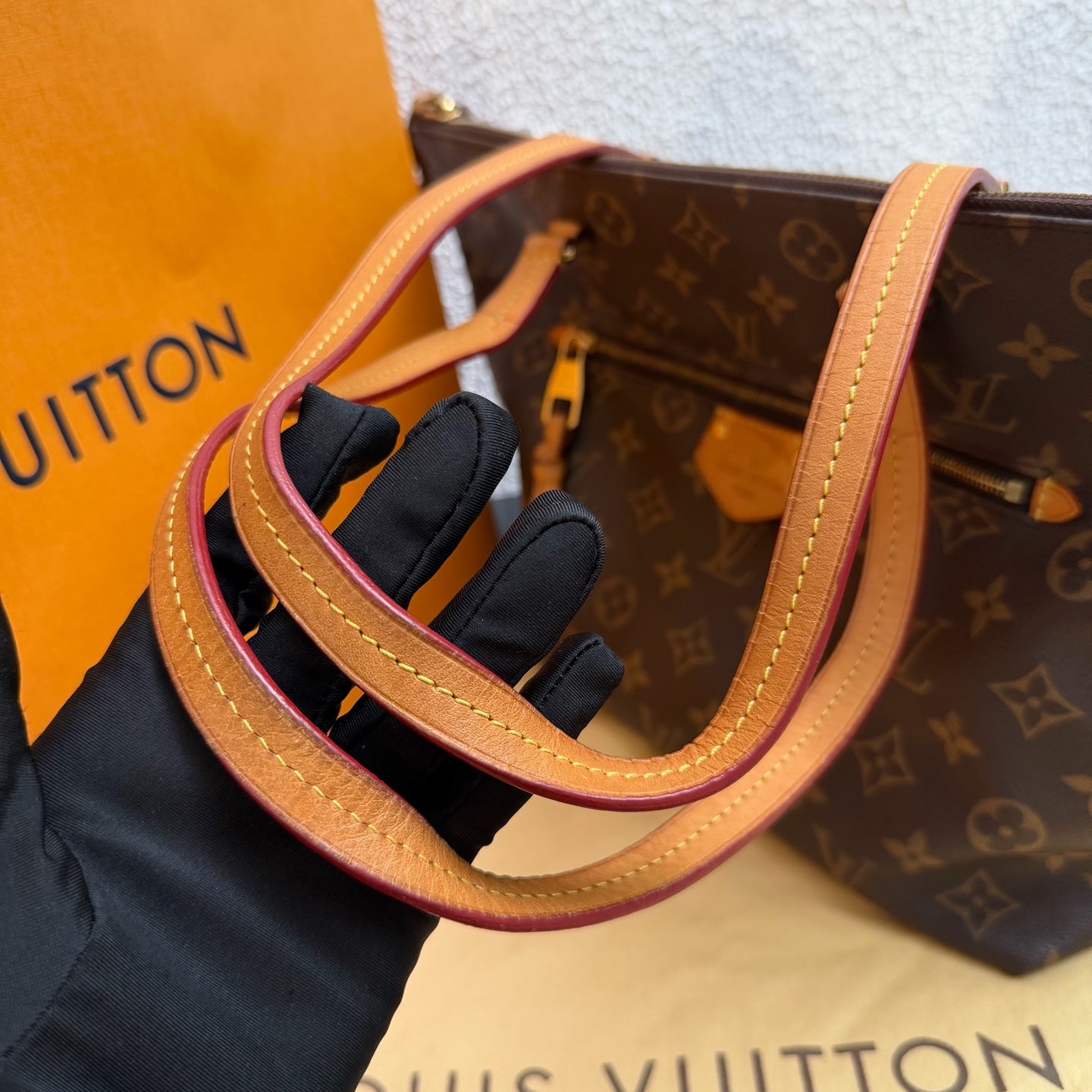 Louis Vuitton Shoulder Bag N44040