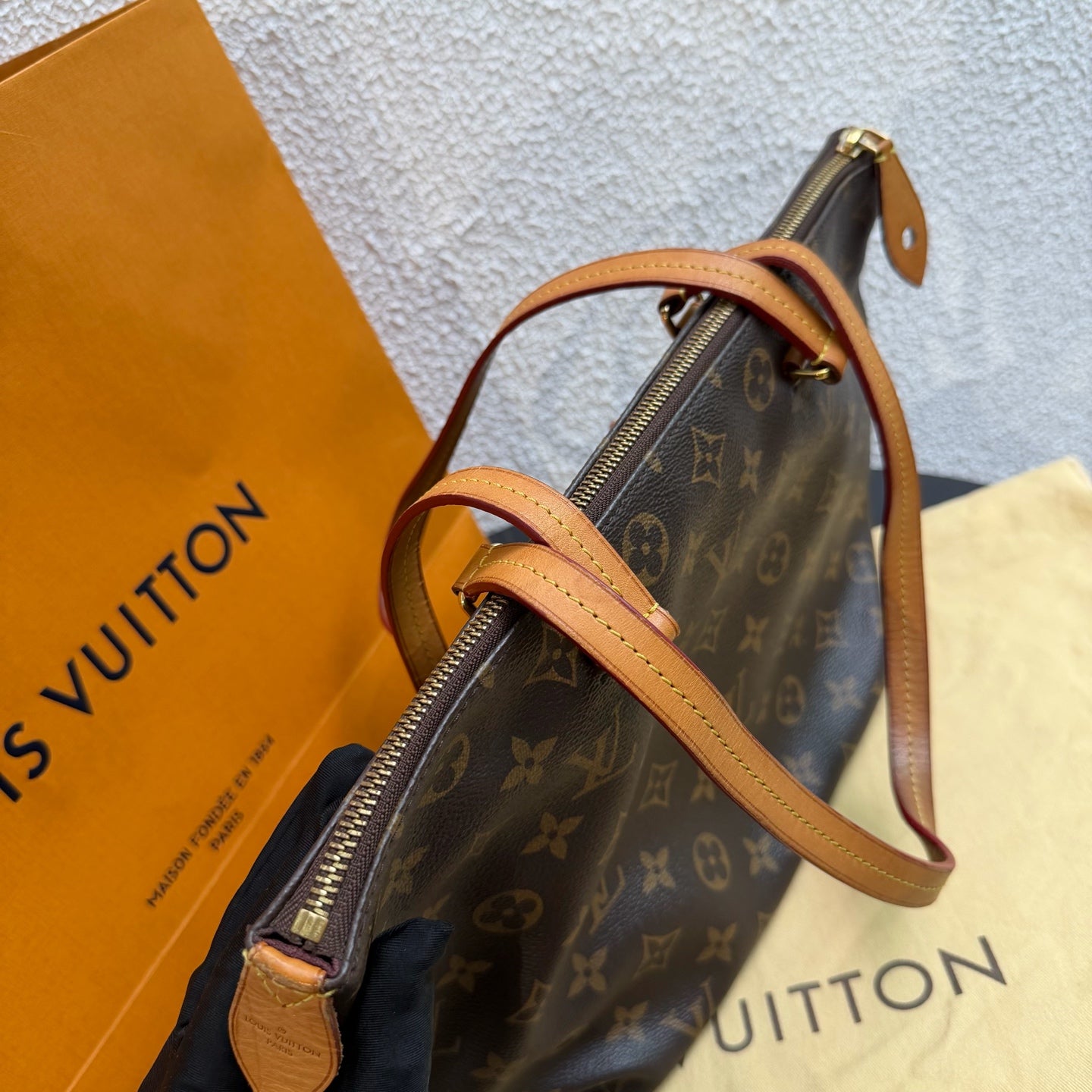 Louis Vuitton Shoulder Bag N44040
