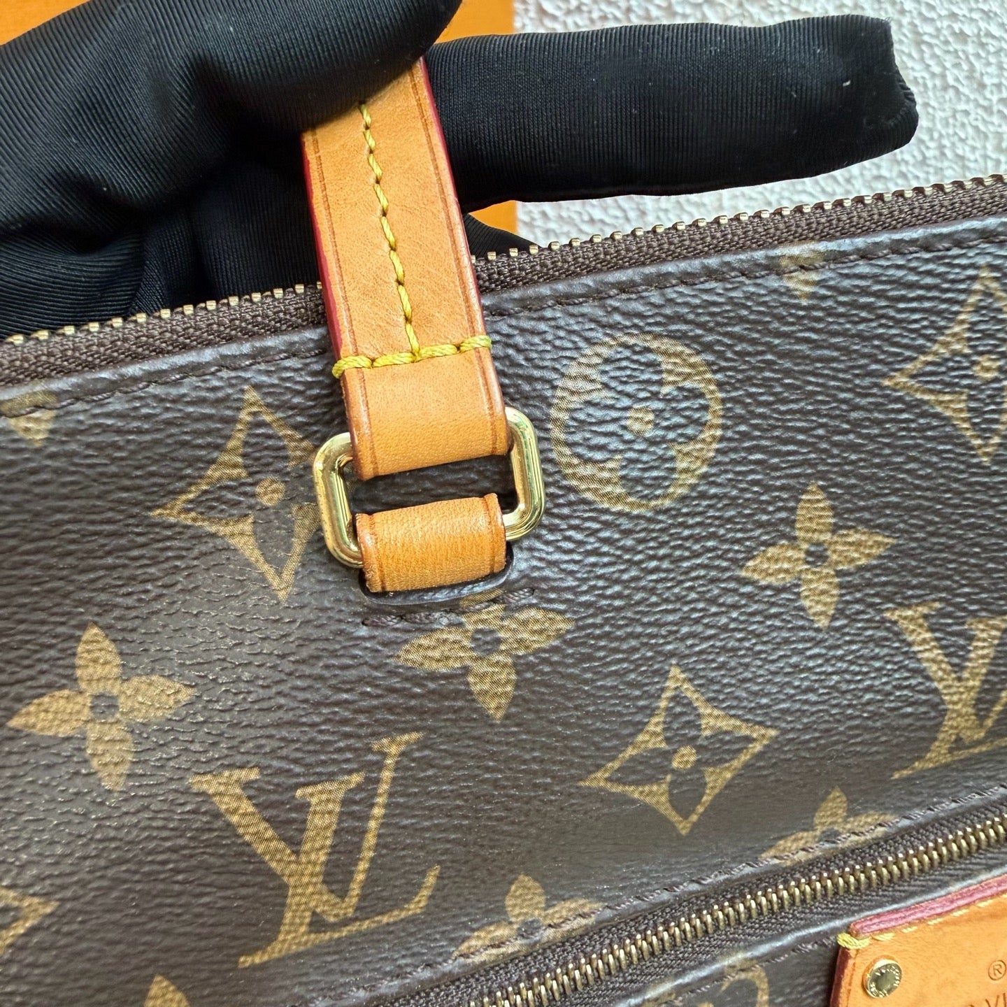 Louis Vuitton Shoulder Bag N44040