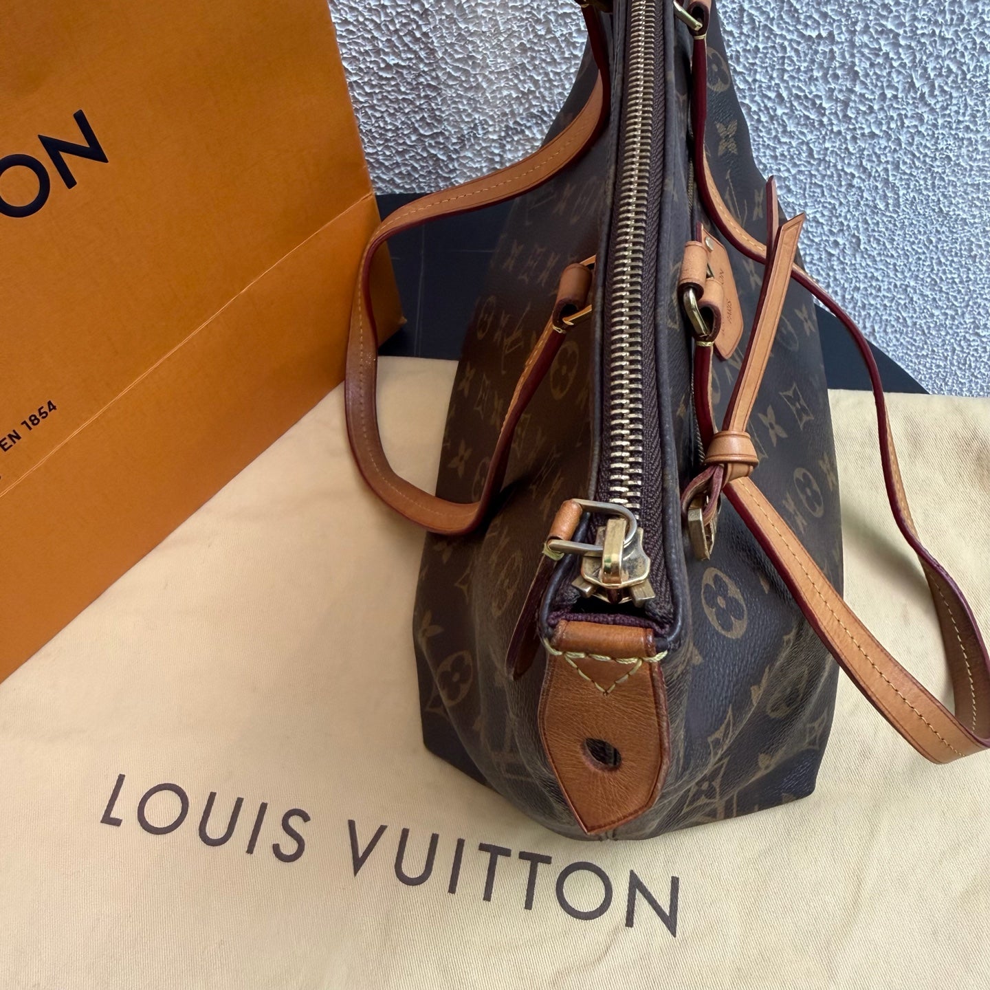 Louis Vuitton Shoulder Bag N44040