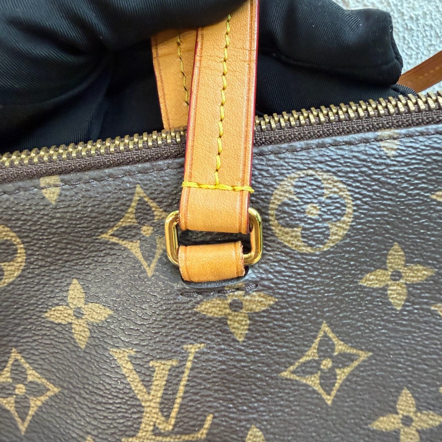 Louis Vuitton Shoulder Bag N44040