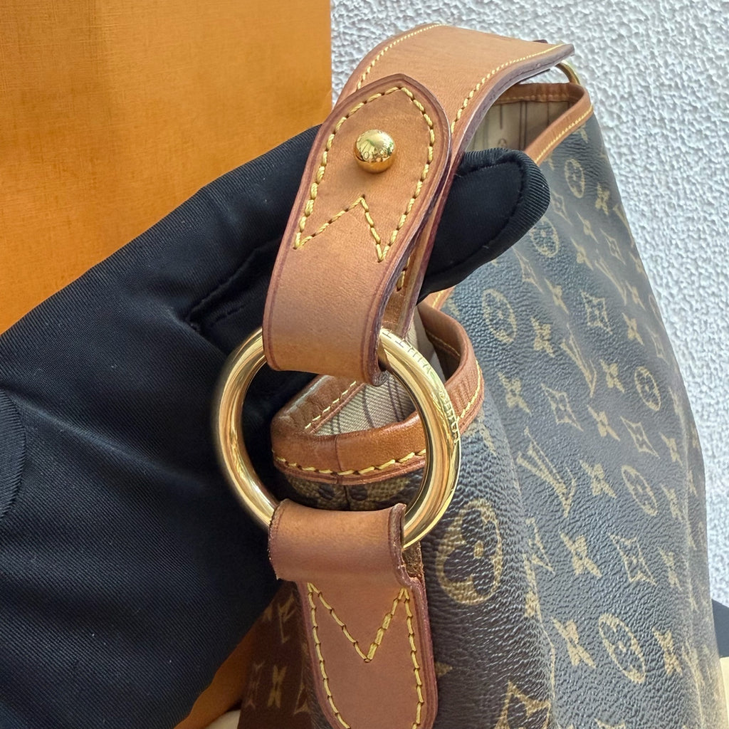 Louis Vuitton Leather M40352