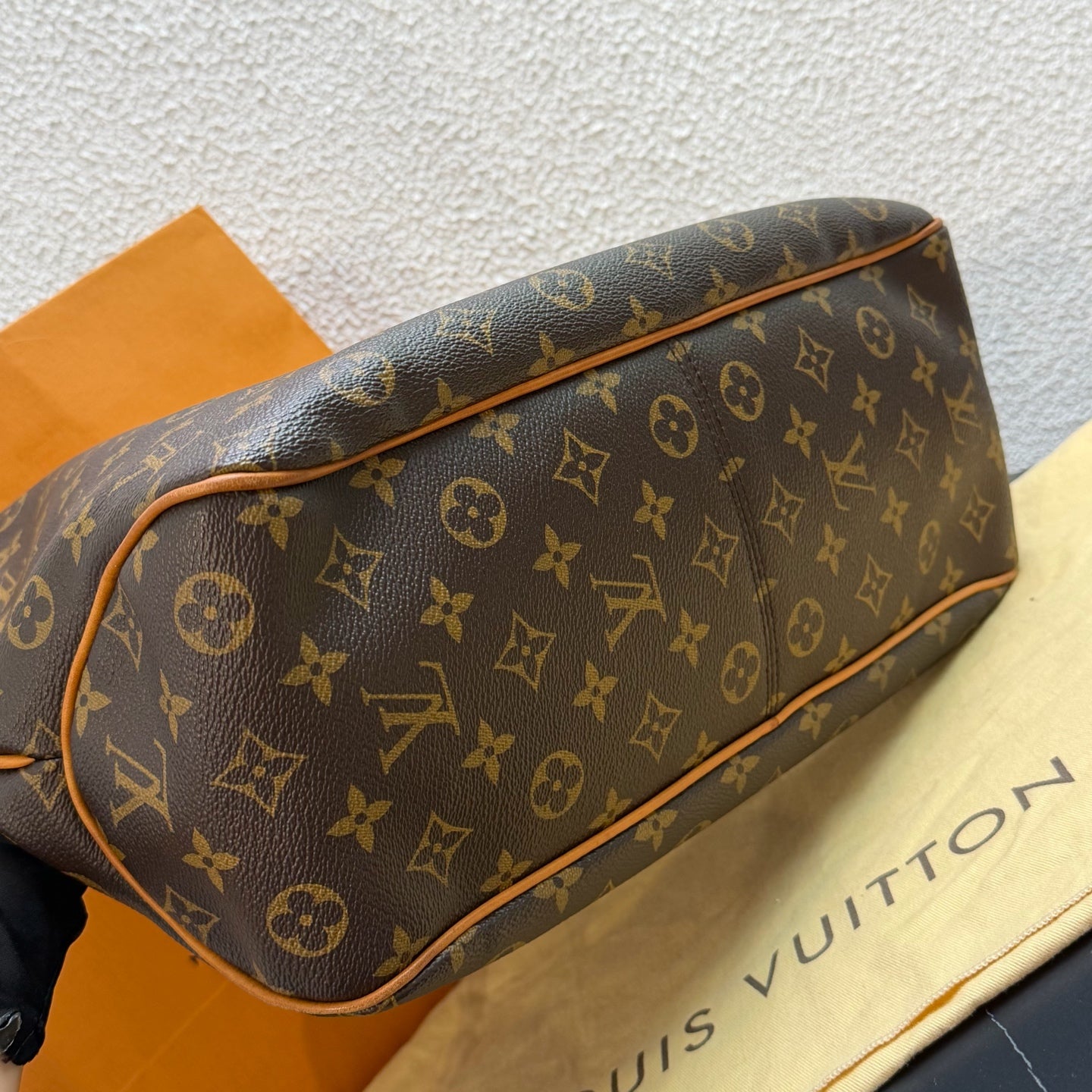 Louis Vuitton Leather M40352