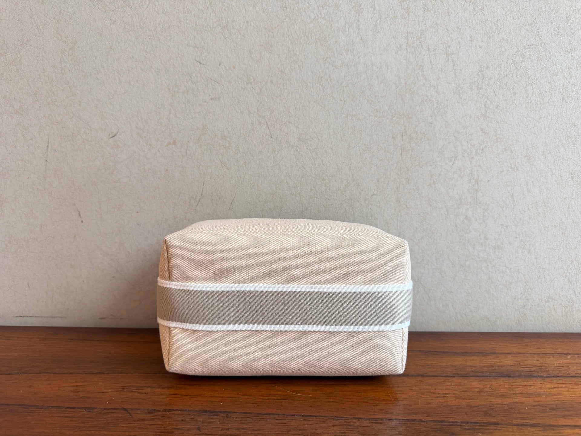 Hermes Canvas White