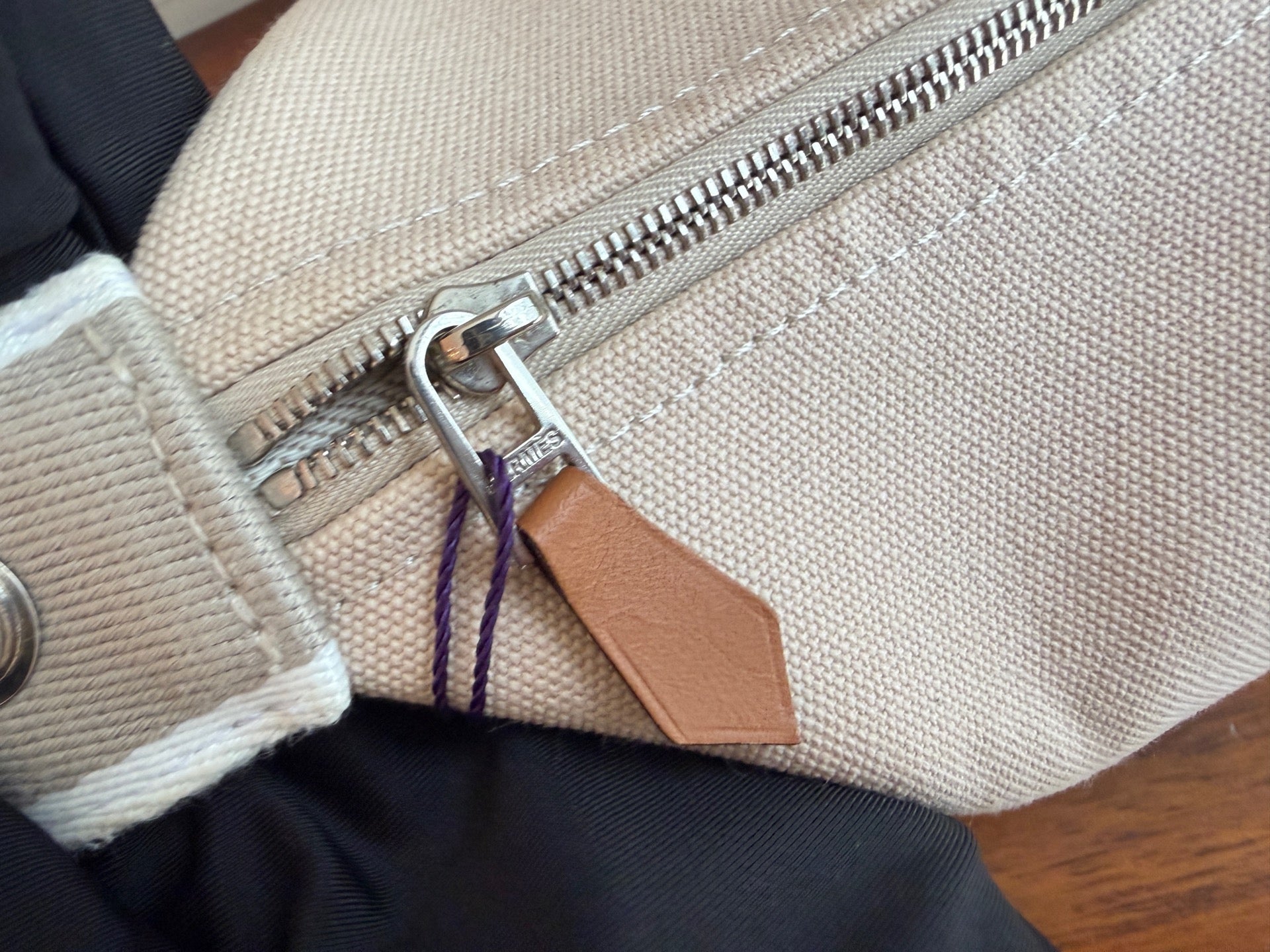 Hermes Canvas White