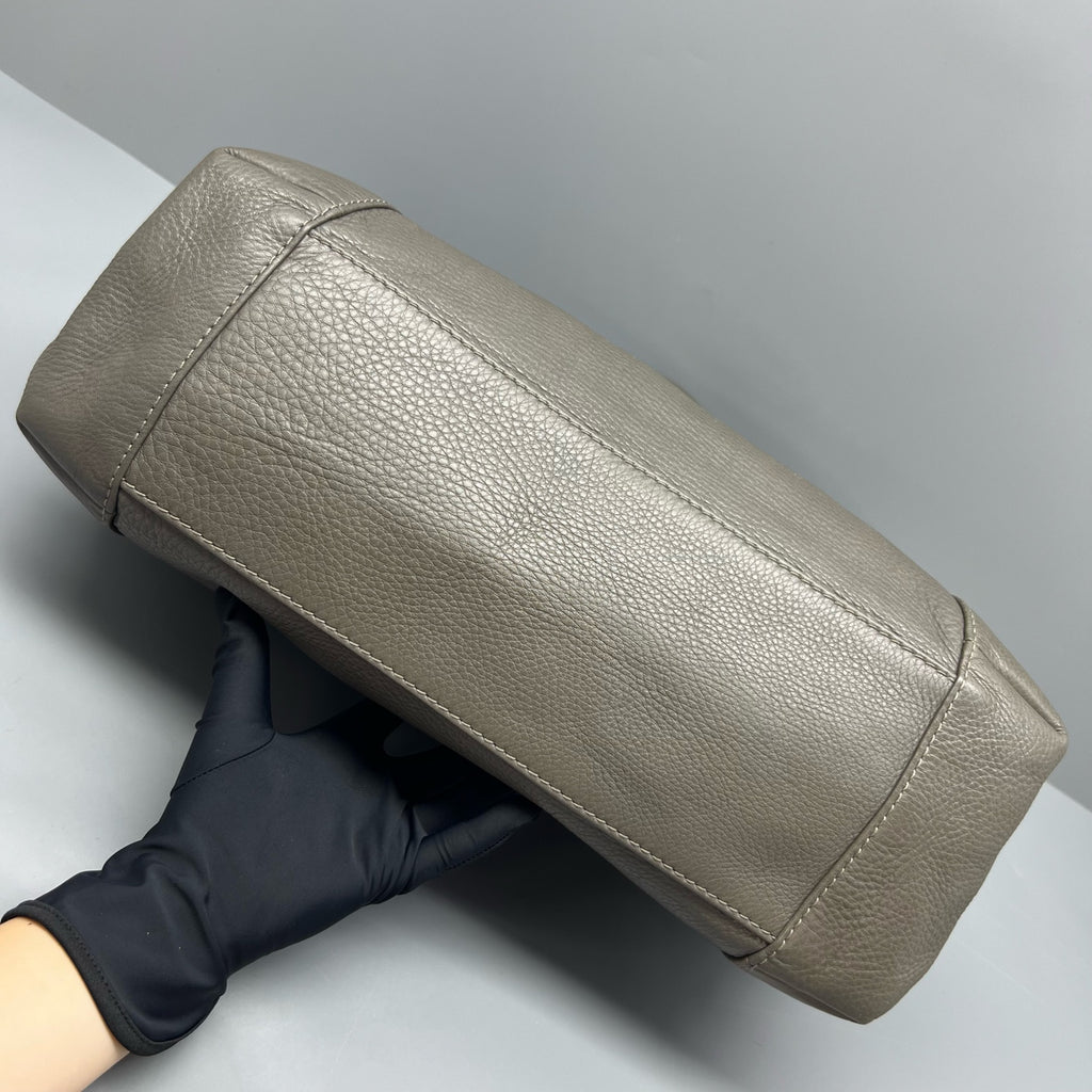 Gucci Gray Shoulder Bag