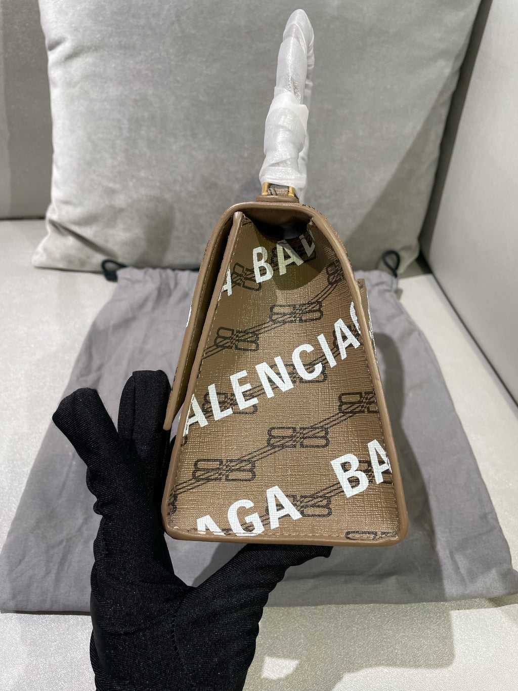 Balenciaga Brown Crossbody 593546210H72769