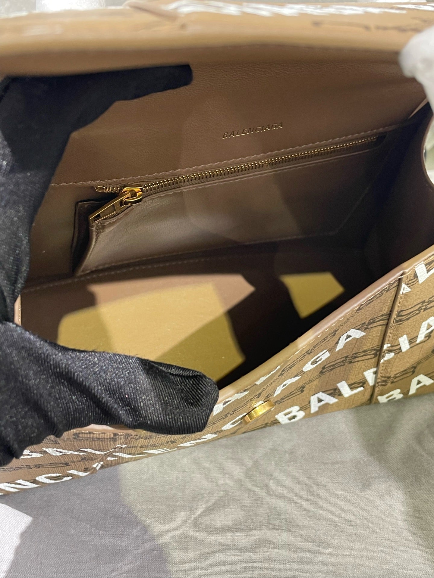 Balenciaga Brown Crossbody 593546210H72769