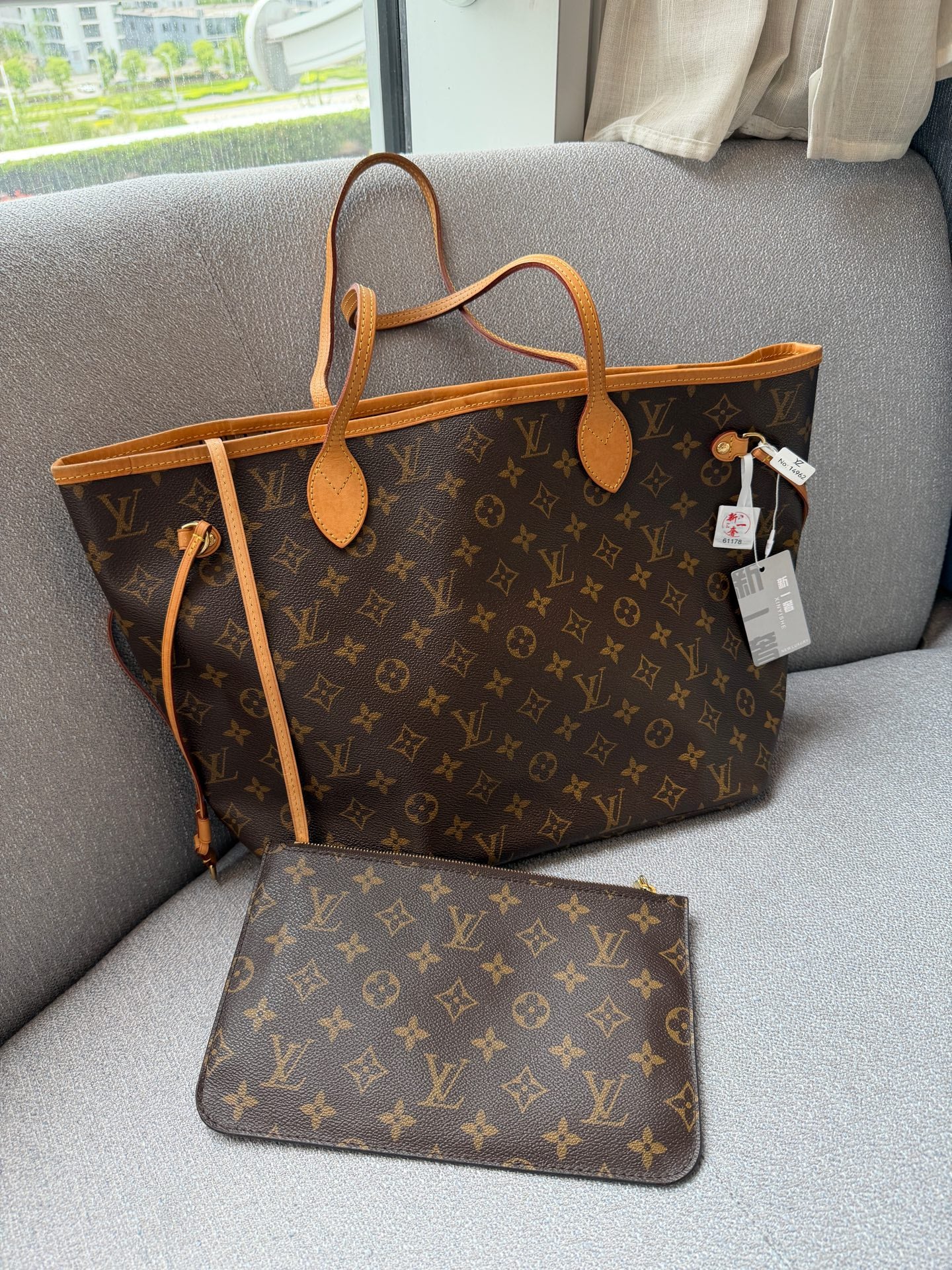 Louis Vuitton Leather Length 32 x Width 17 x Height 19 cm M50366