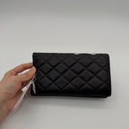 Chanel Mouth-shaped wallet A50077_Y03880_C2054