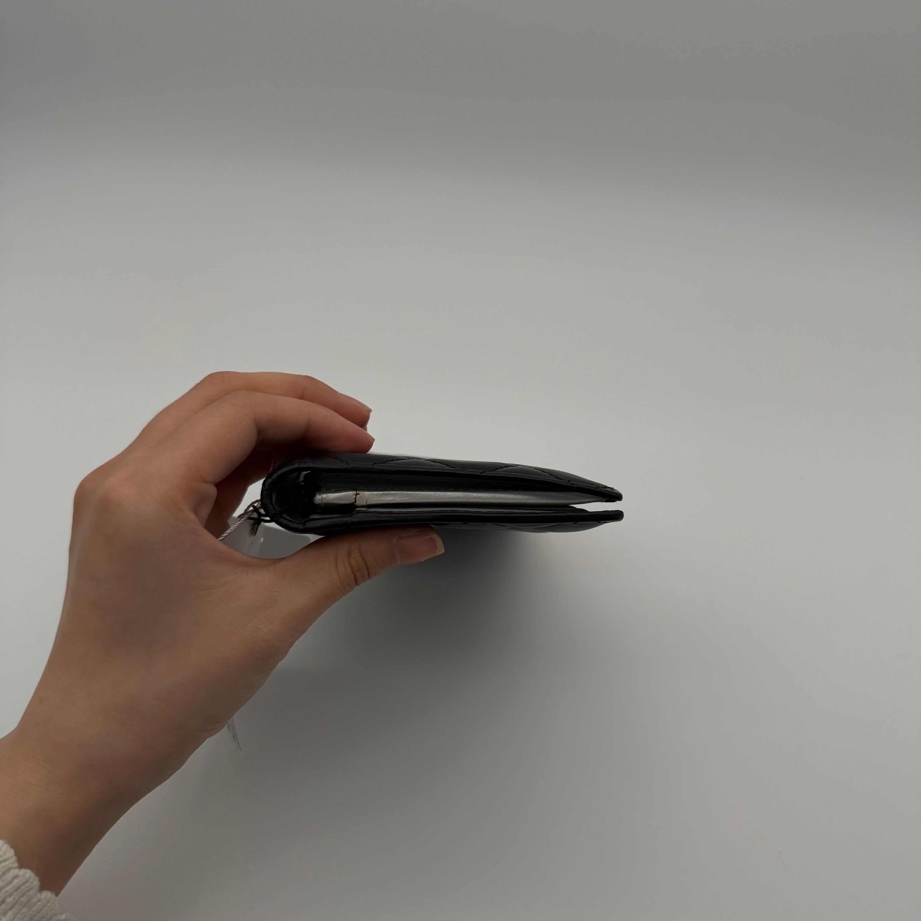 Chanel Mouth-shaped wallet A50077_Y03880_C2054