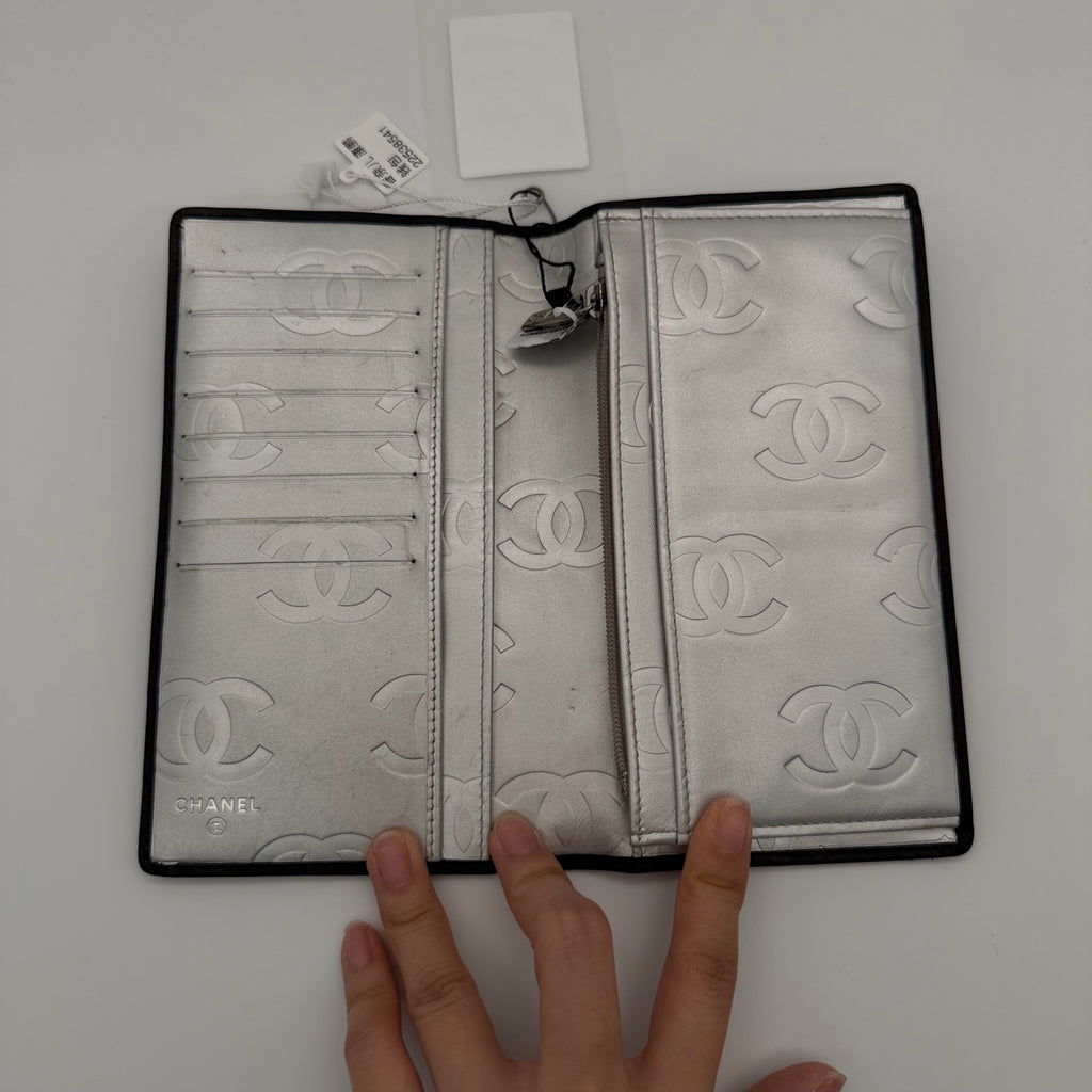 Chanel Mouth-shaped wallet A50077_Y03880_C2054