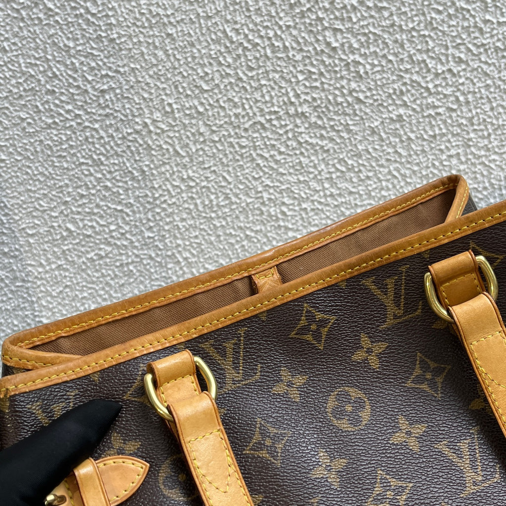 Louis Vuitton Shoulder Bag