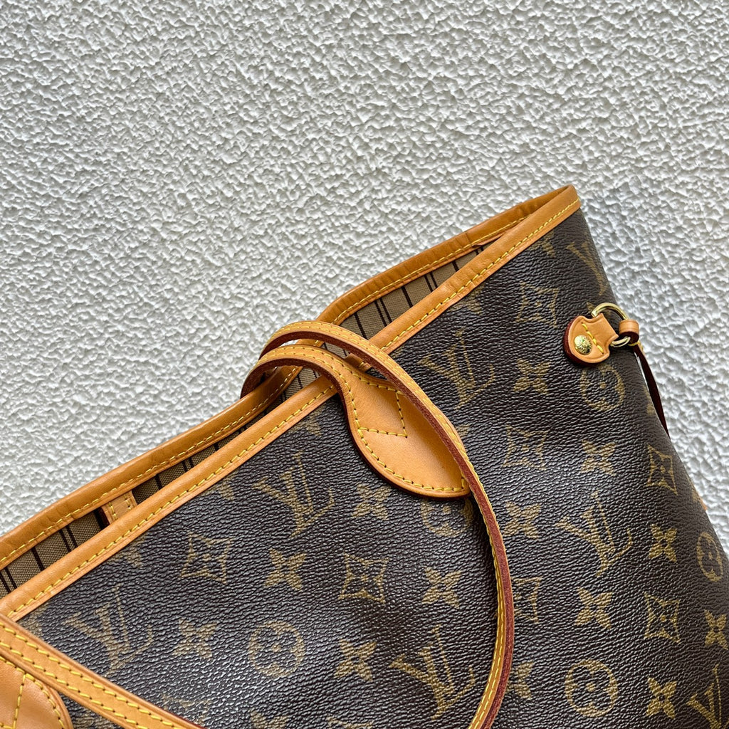 Louis Vuitton Shoulder Bag