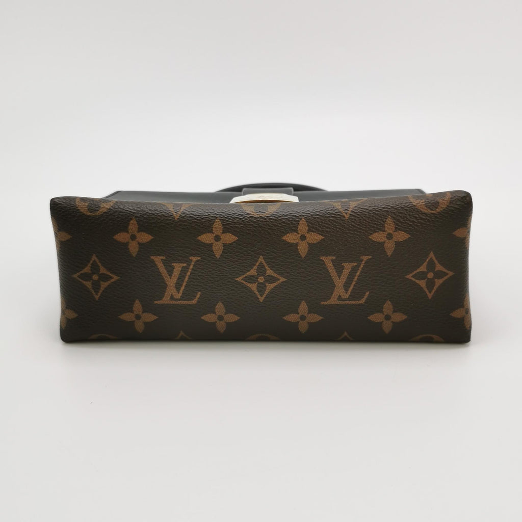 Louis Vuitton Crossbody M44141