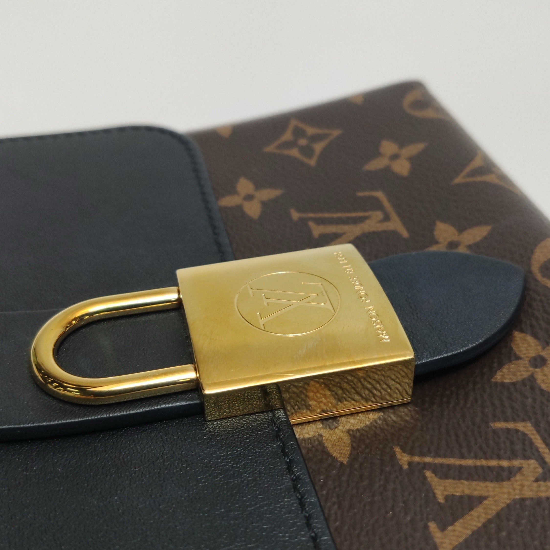 Louis Vuitton Crossbody M44141
