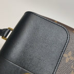 Louis Vuitton Crossbody M44141