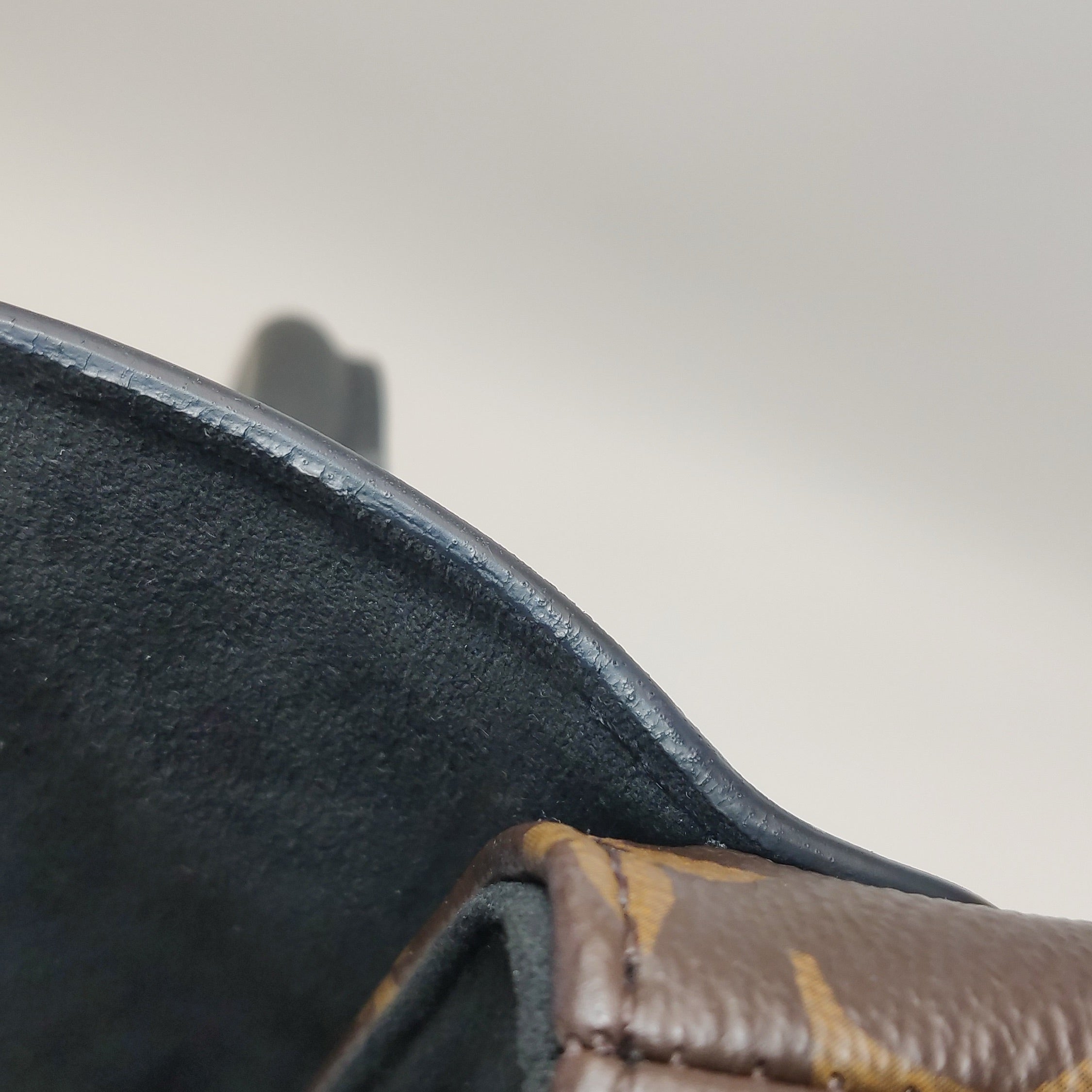 Louis Vuitton Crossbody M44141