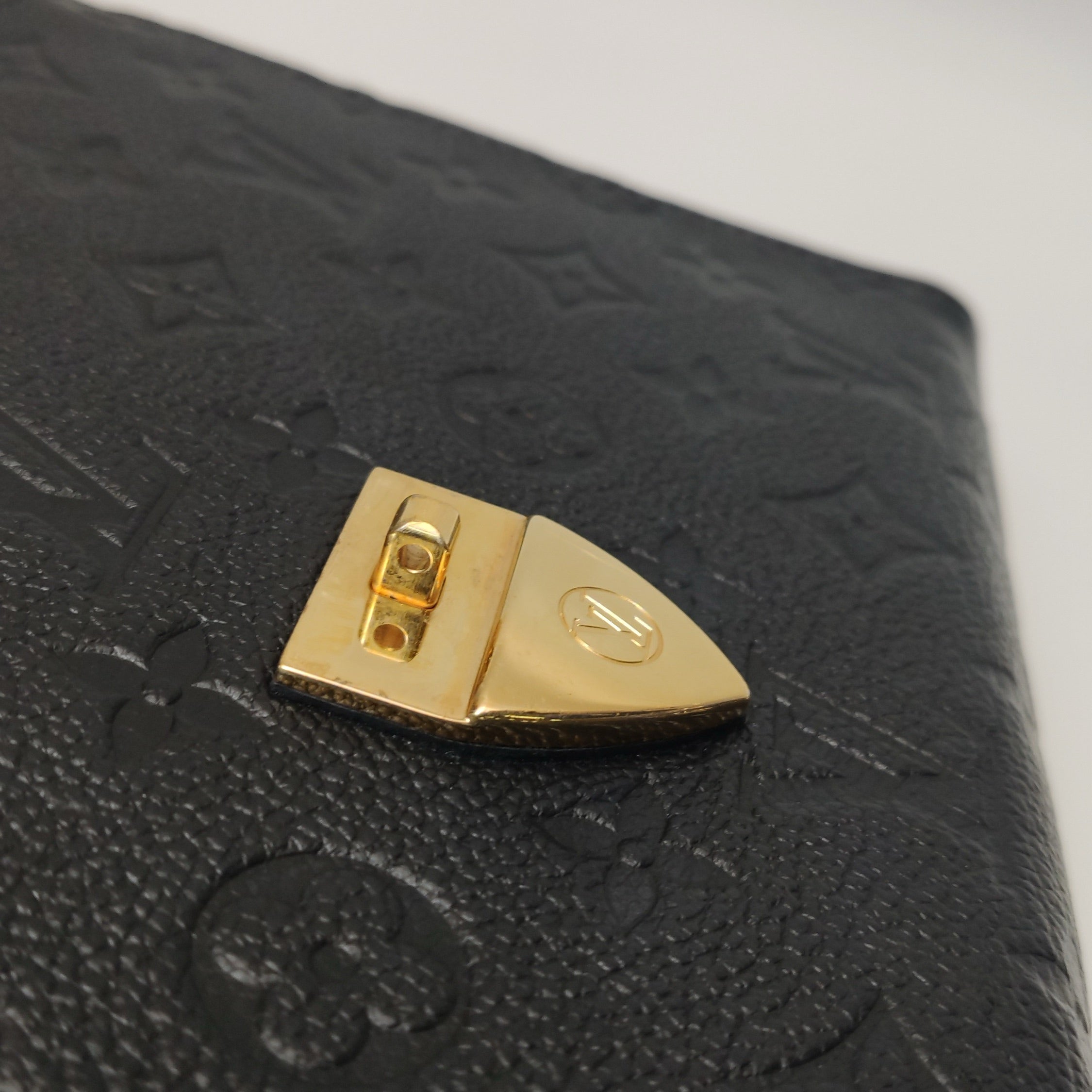 Louis Vuitton Shoulder Bag M43392