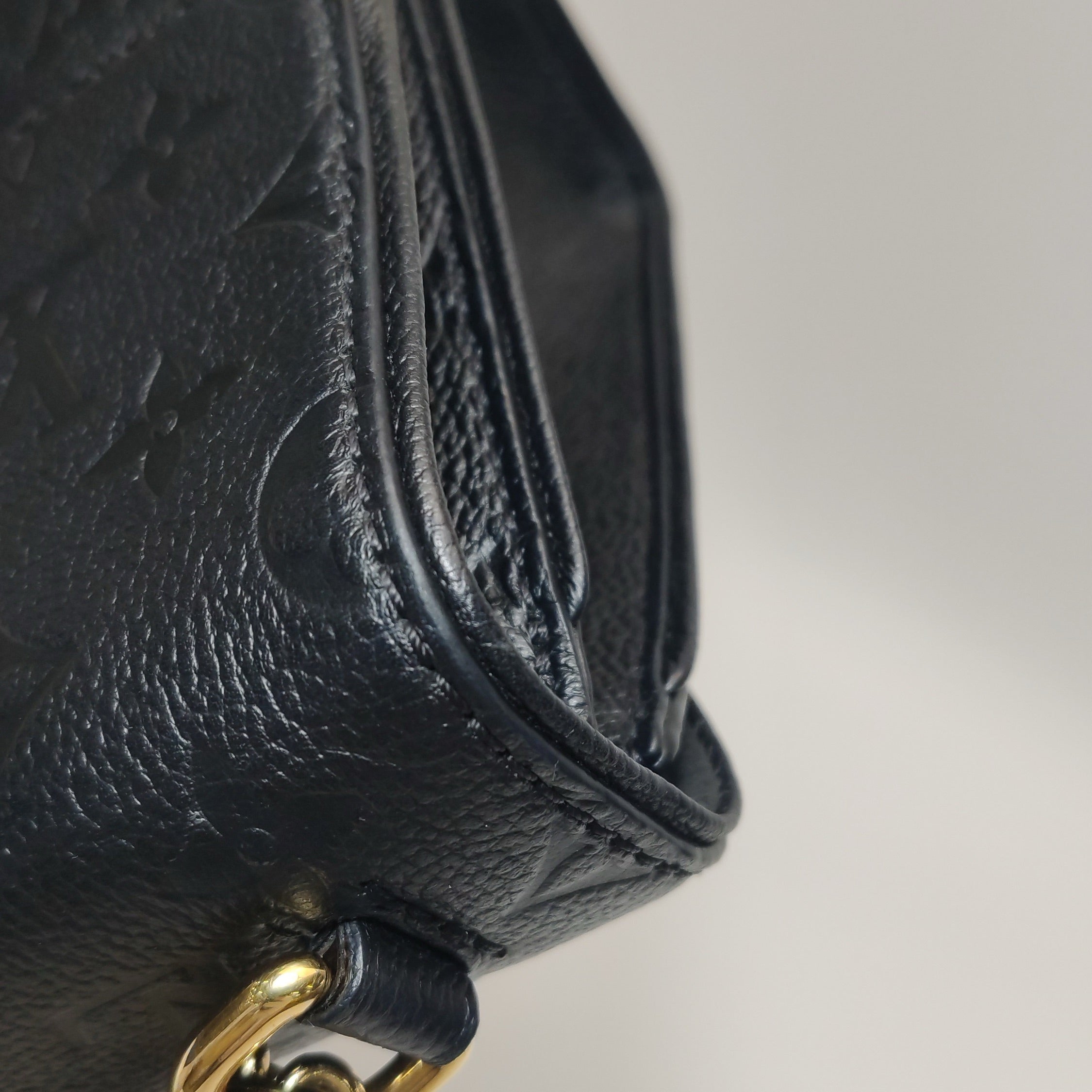 Louis Vuitton Shoulder Bag M43392