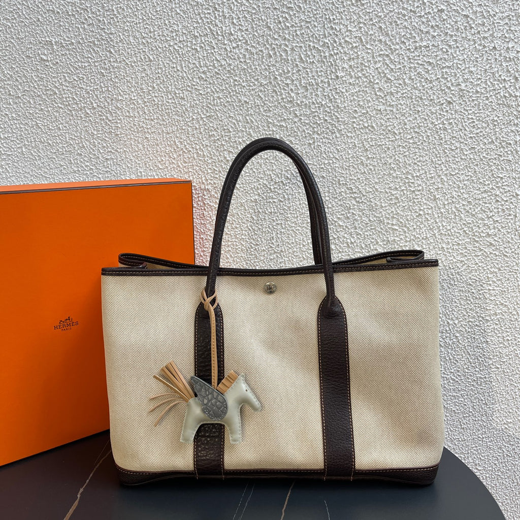 Hermes Canvas 915747
