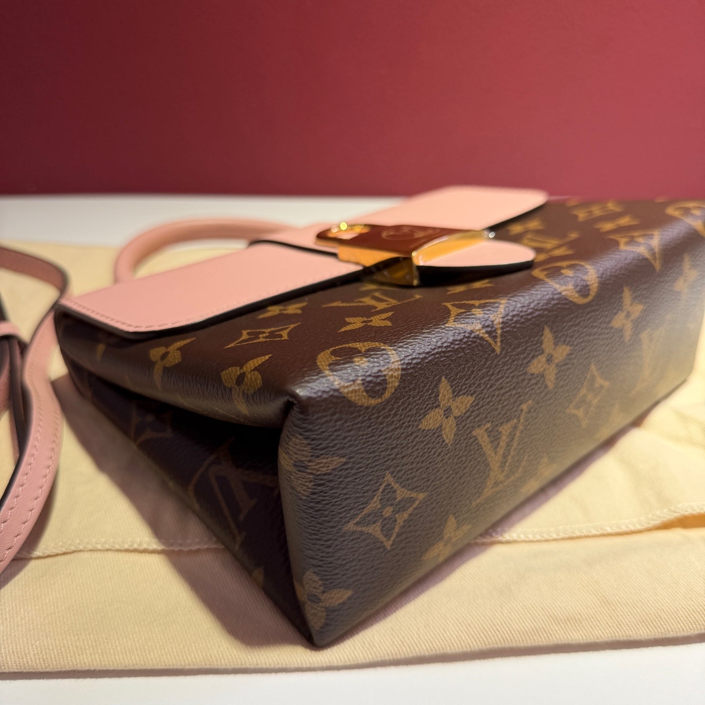 Louis Vuitton Pink 21x17x7.5 M44080
